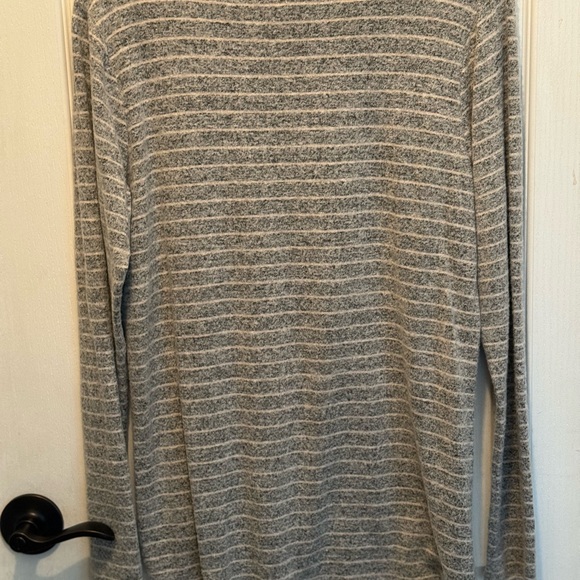 Max Mia sweater in gray and cream.  Size L. - Picture 3 of 4